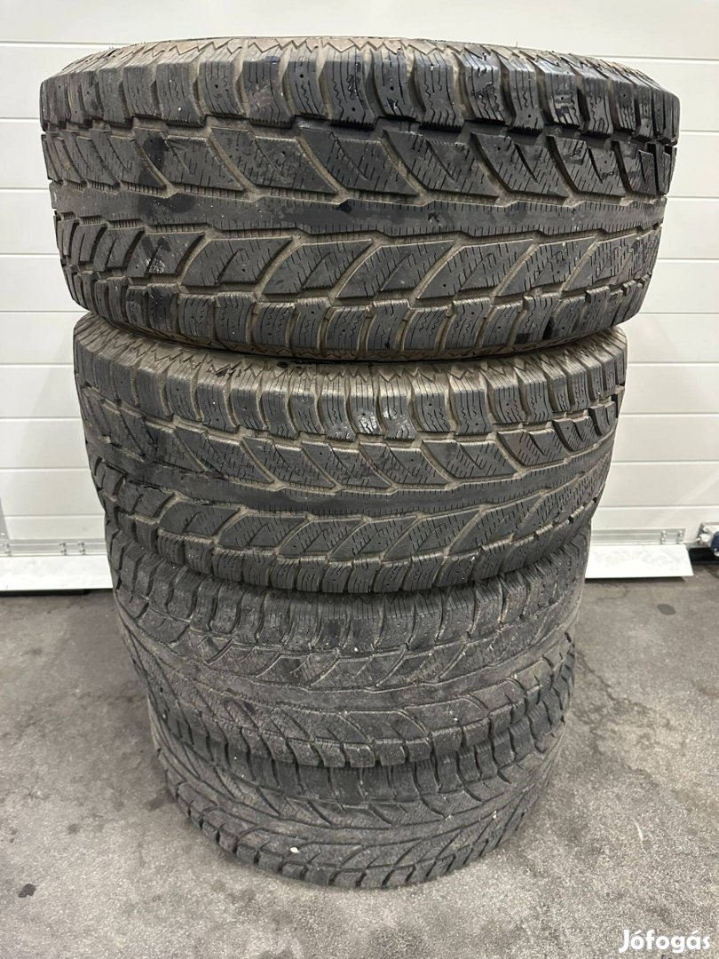 265/65R17 112T Cooper téli gumi garnitúra [4db]